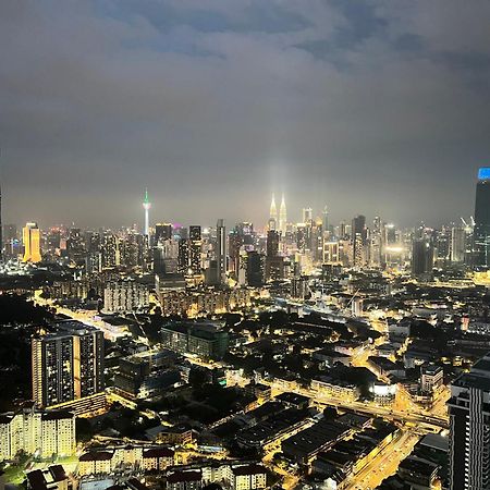 Skyscraper 65 Kl Highest Outdoor Bathtub Luxury Lavish Designer Suite Penthouse Lv65 Kuala Lumpur Exterior photo