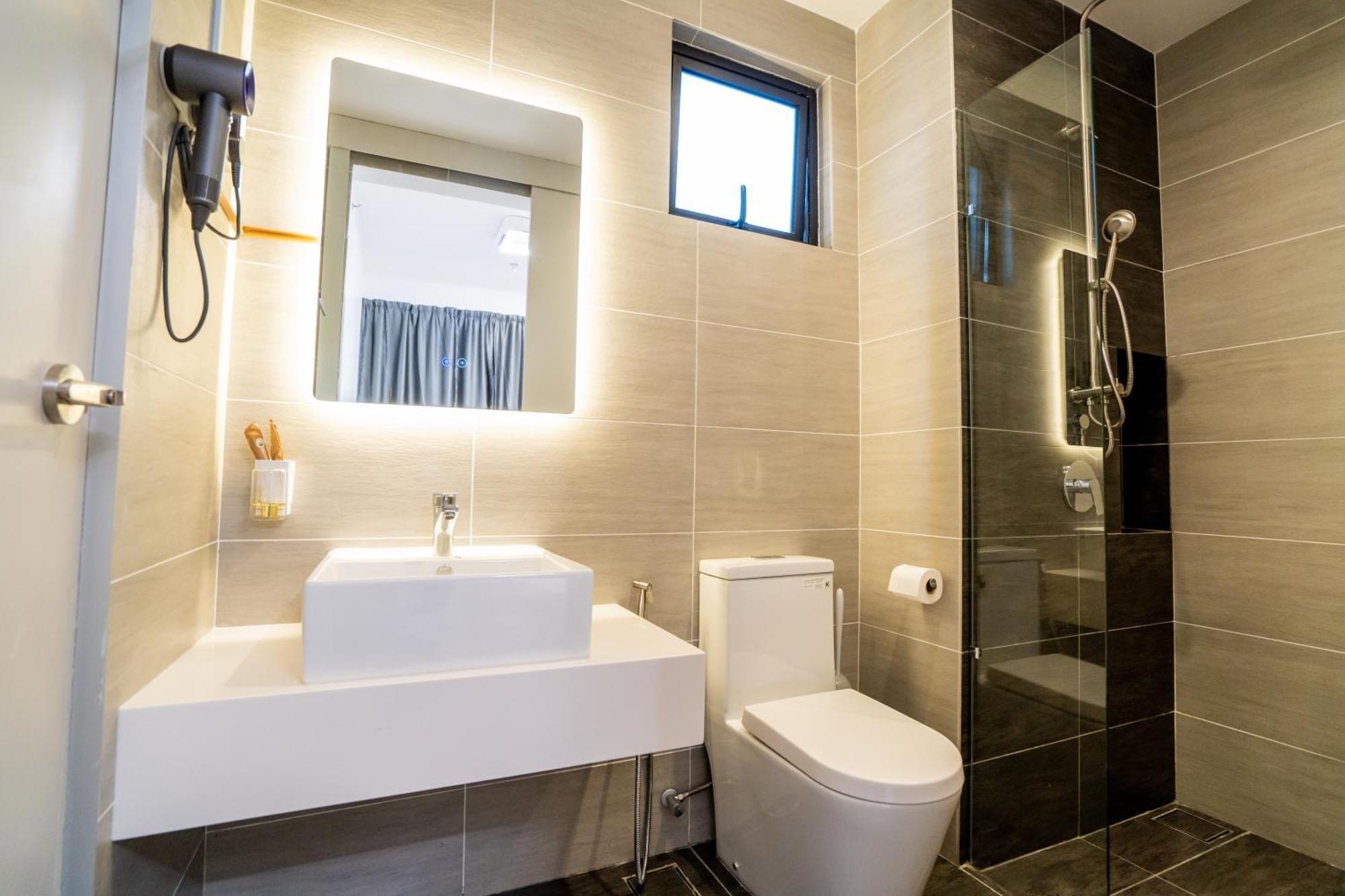 Skyscraper 65 Kl Highest Outdoor Bathtub Luxury Lavish Designer Suite Penthouse Lv65 Kuala Lumpur Exterior photo
