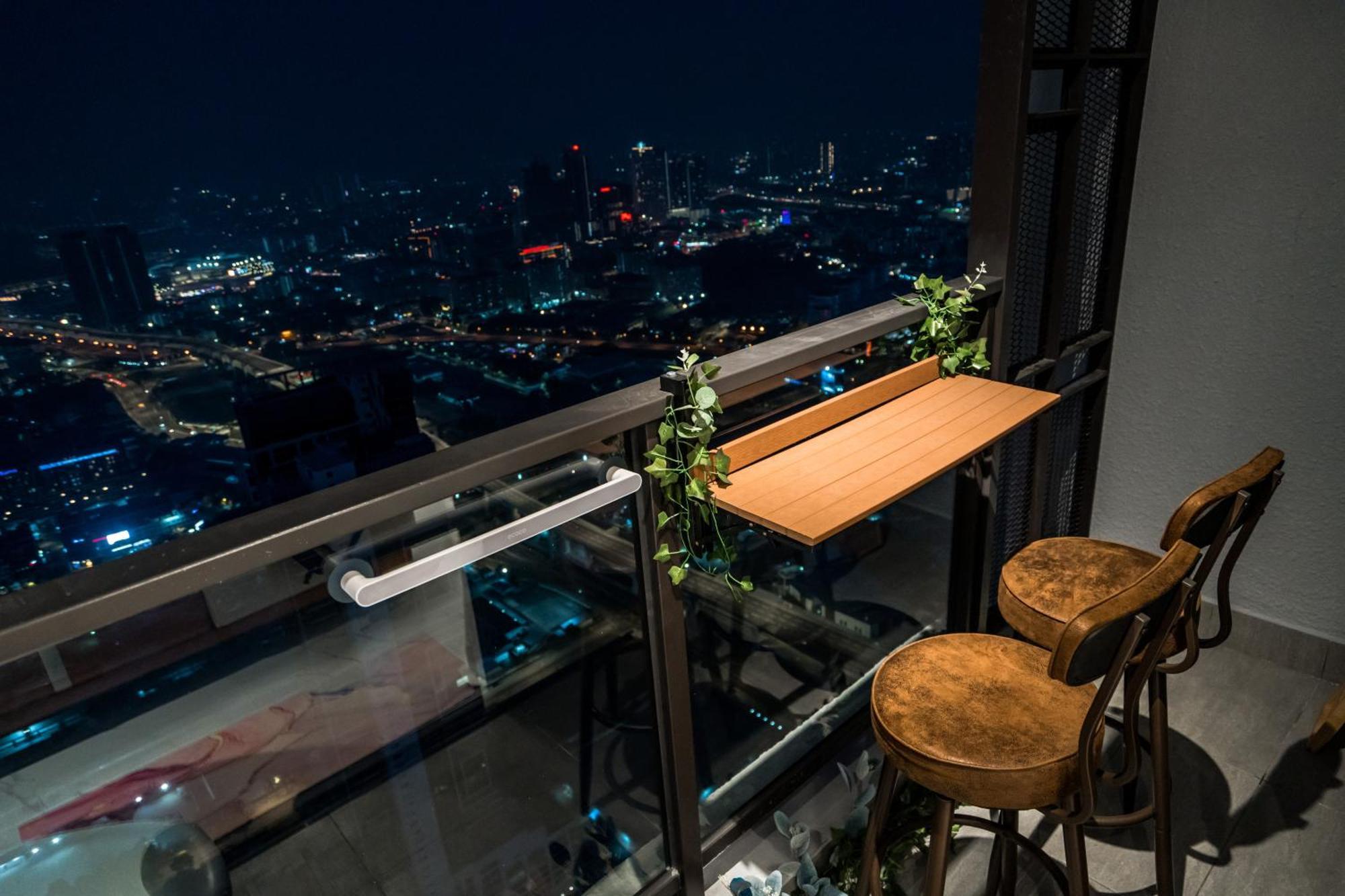 Skyscraper 65 Kl Highest Outdoor Bathtub Luxury Lavish Designer Suite Penthouse Lv65 Kuala Lumpur Exterior photo